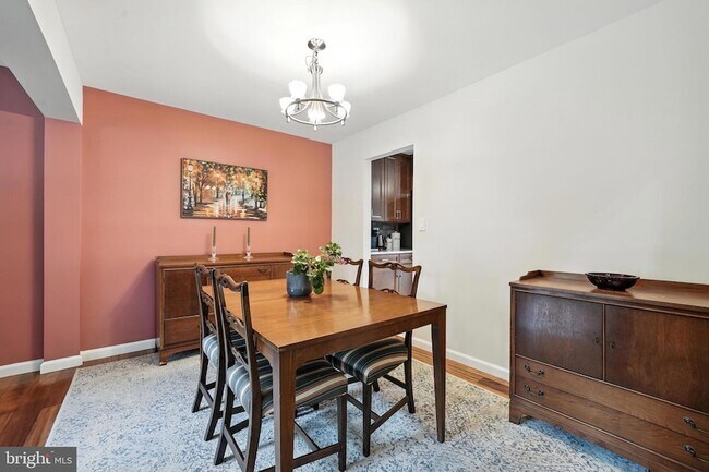 Building Photo - 9571 Basilwood Dr