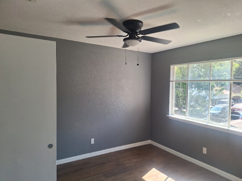 Building Photo - 2123 Chatham Square Ct