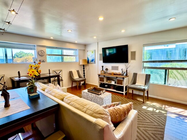 Building Photo - 1804 Andalusia Ave