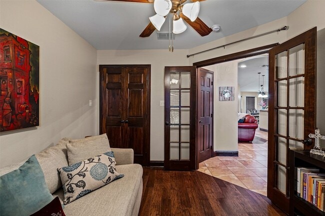 Building Photo - 8918 N Longwood Dr