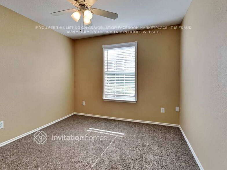 Building Photo - 706 Mission Ln