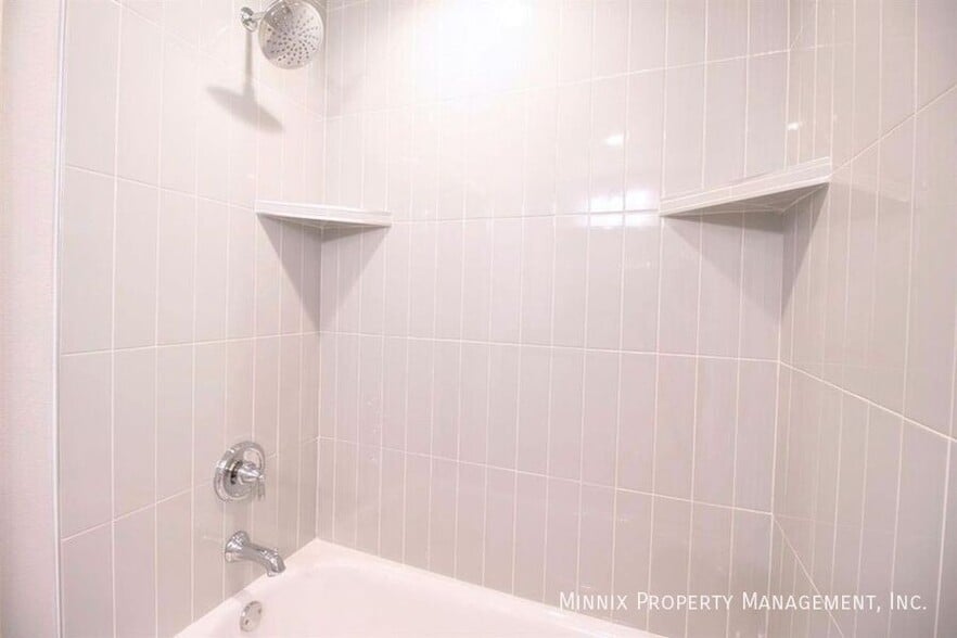 Building Photo - 5840 Lehigh St