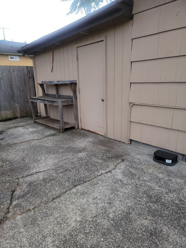 Building Photo - Cozy Parkland 2 bedroom house with Fenced Yard