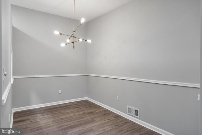 Building Photo - 98 Chambord Ct