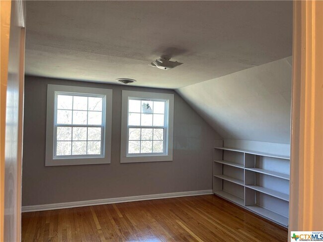 Building Photo - 111 W Fowler Ave