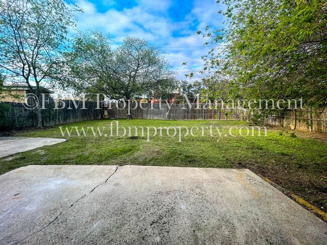 Building Photo - 1307 Janann Ave