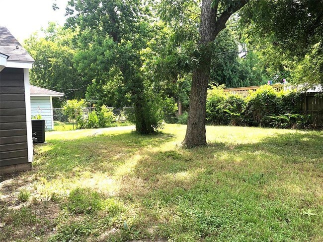 Building Photo - 1407 Loper St