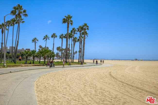 Building Photo - 115 Ocean Front Walk