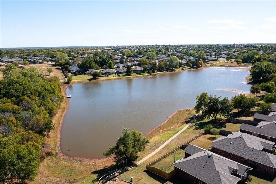 Building Photo - 2417 Arbor Dr