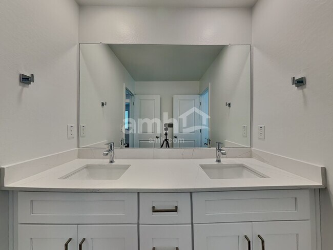 Building Photo - 9746 W Luxton Ln