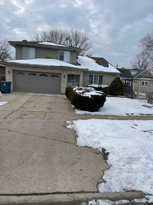 Building Photo - 9732 Austin Ave