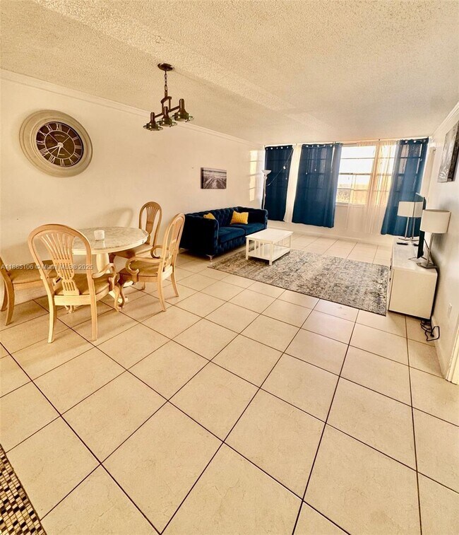 Building Photo - 1351 NE Miami Gardens Dr
