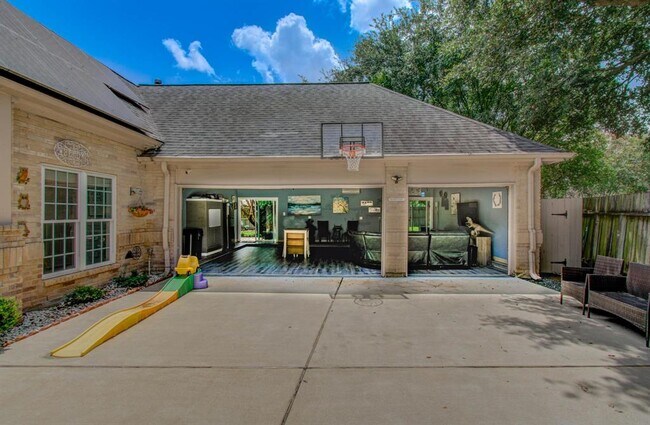 Building Photo - 11311 Chevy Chase Dr