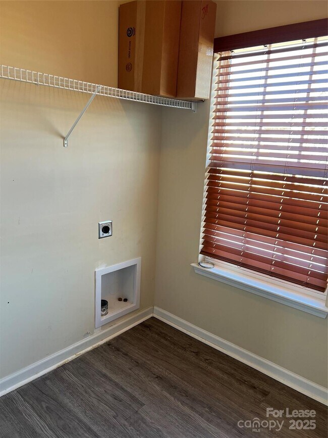 Building Photo - 142 Saye Pl