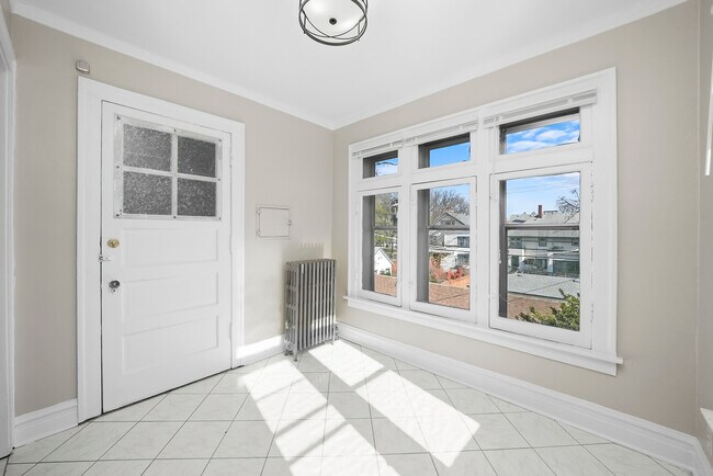 Building Photo - 306 S Kenilworth Ave