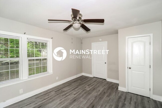 Building Photo - 3 Bedroom Pet-Friendly Home in Memphis, TN with Main Street Renewal