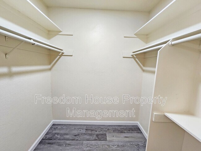 Building Photo - 1930 Kearney St