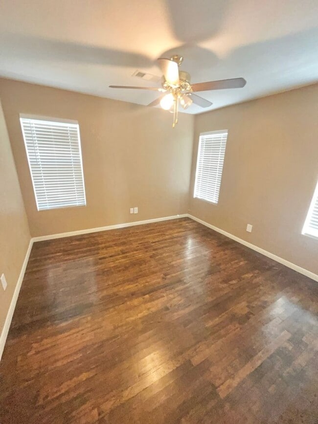 Building Photo - Warm and Inviting 3-bedroom 1-bathroom house