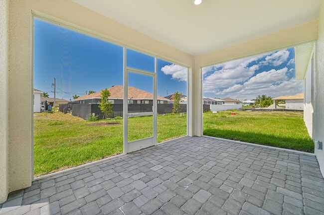 Building Photo - ** 3 + Den Home in NW Cape ~ 2 Car Garage **