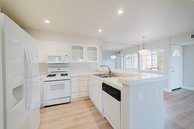 Building Photo - 7001 Ballena Way