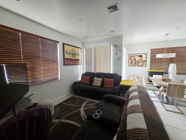 Building Photo - 1113 Shoma Dr