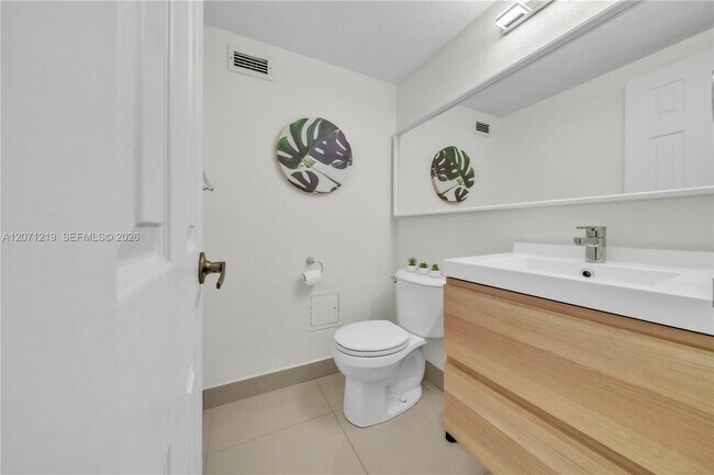 Building Photo - 2501 S Ocean Dr