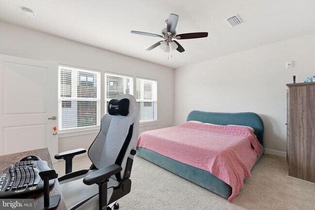 Building Photo - 46294 Mount Milstead Ter