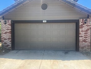 Building Photo - Remodeled Home: 4 Bd/ 2.5 Bath Two Story!