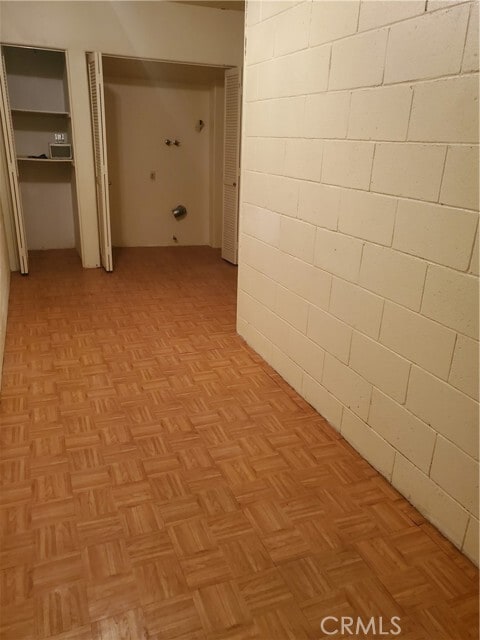 Building Photo - 49 N Parkwood Ave