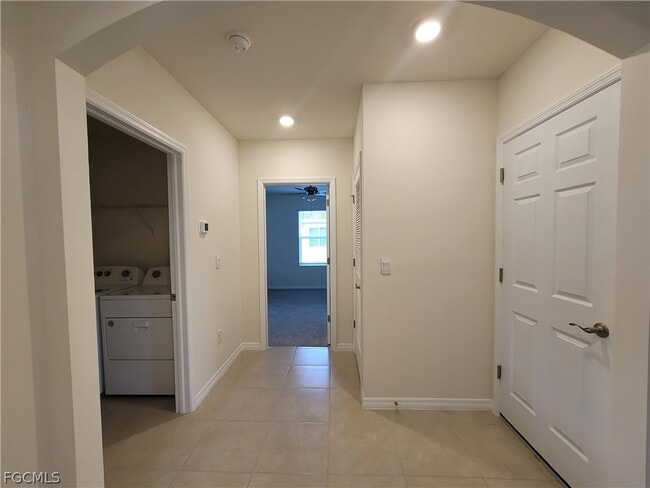 Building Photo - 337 SW 30th Ave