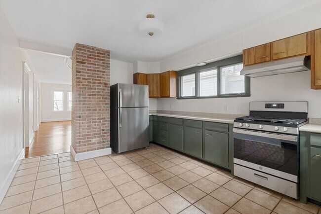 Building Photo - 29 Sherman St