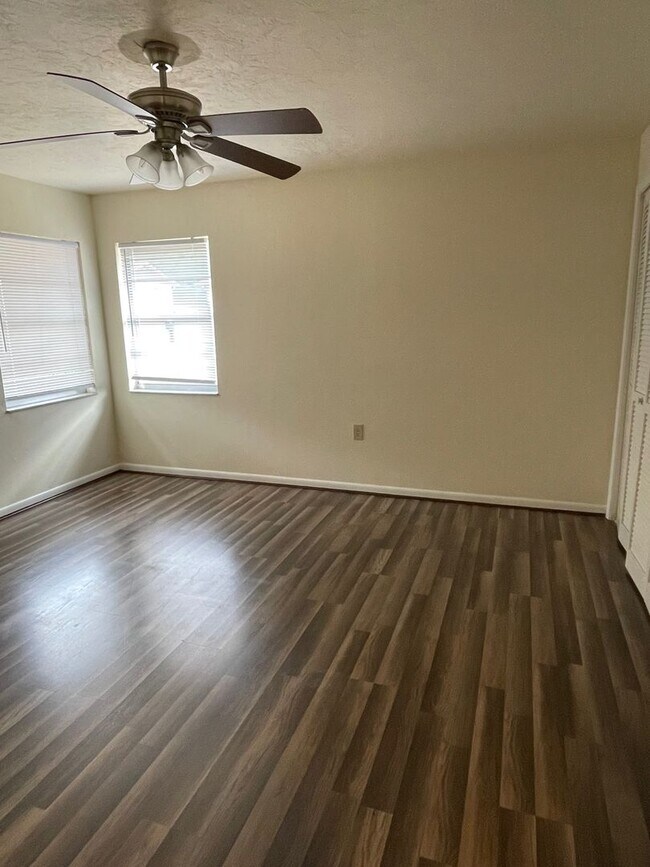 Building Photo - 1003 W Buttonbush Dr