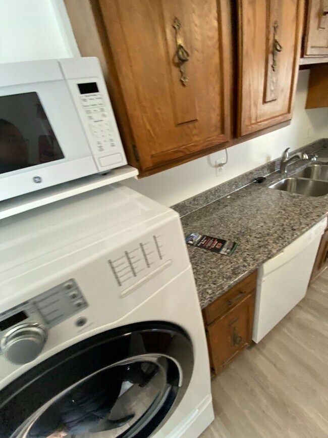 Building Photo - 3033 Sigel Ct