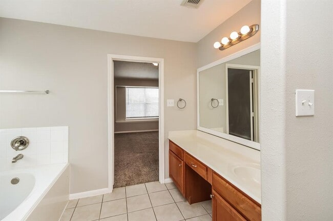 Building Photo - 1806 Adobe Falls Dr