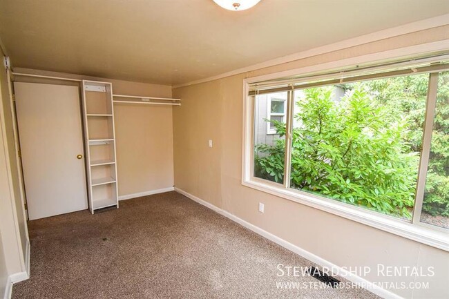 Building Photo - 5 Bd  - Close to Oregon State University!