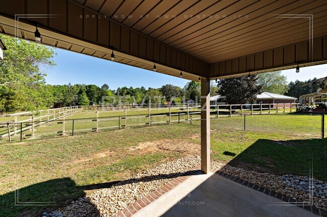 Building Photo - Elegant 4 Bed 3 Bath Cul-de-sac Home in Silverhill