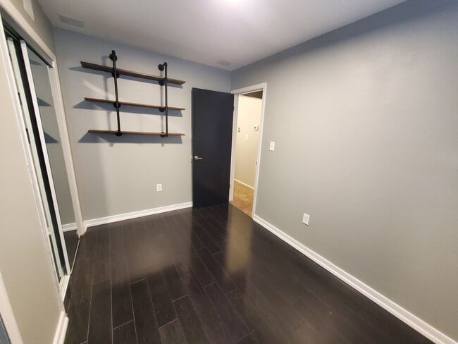 Building Photo - Spacious end-unit townhouse, with elegant kitchen, 3-bedrooms & attached garage