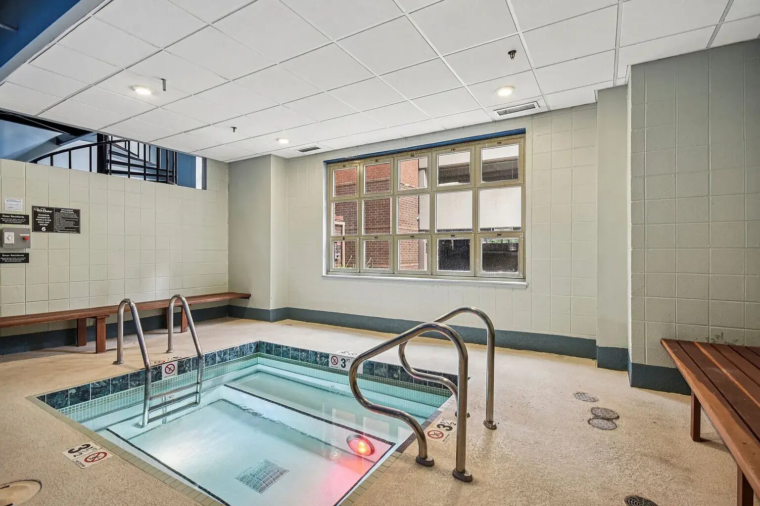 Building Photo - 10 E Delaware Pl