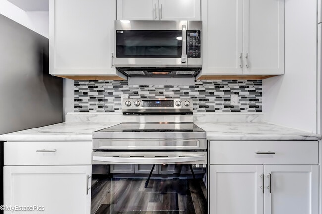 Building Photo - 43449 Arbor Way W