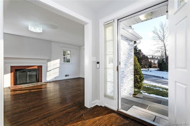 Building Photo - 6 Club Way