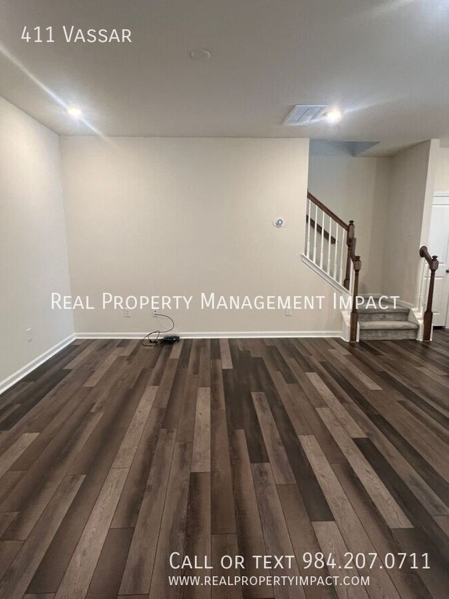 Building Photo - 411 Vassar-