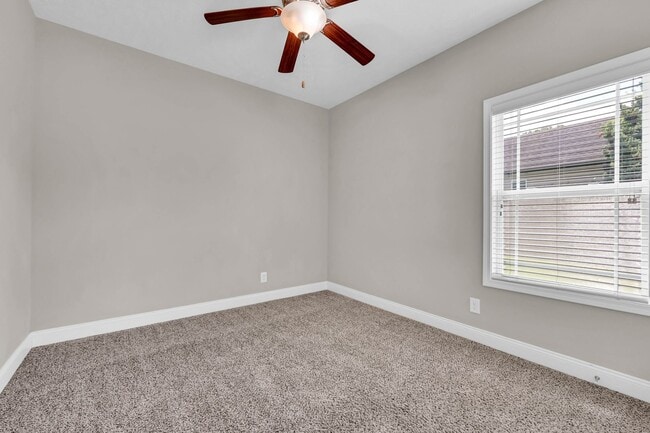 Building Photo - 987 Promenade Dr