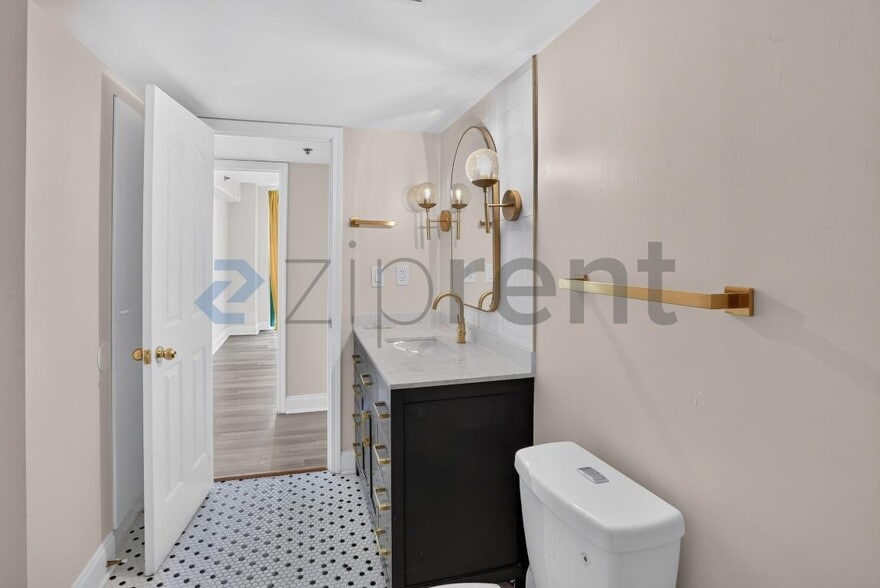 Building Photo - Unit 906