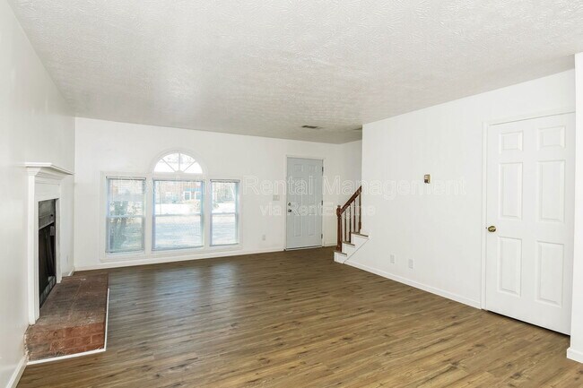 Building Photo - 1307 Sweet Pine Dr