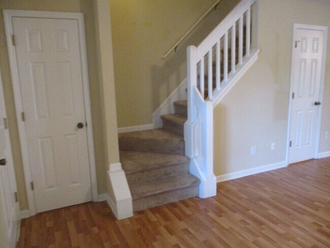 Building Photo - Pretty Townhouse for Rent in Rachel's Keep...