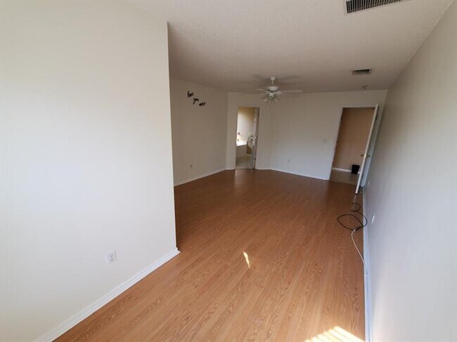Building Photo - 2518 SE Cooper Ln