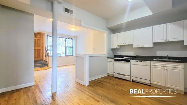Building Photo - 1 bedroom in CHICAGO IL 60657