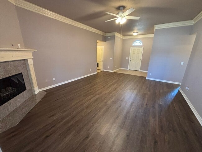 Building Photo - NEW APPLIANCES! Gorgeous Single Family Home Off Of Mount Comfort Road!