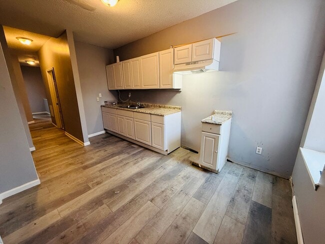 Building Photo - 5345 Wells Ave