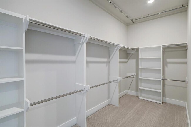 Building Photo - 5822 Cebra St